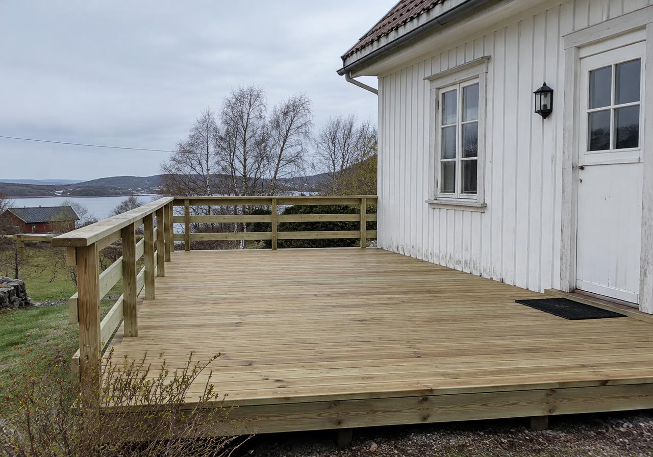 Terrasse med rekkverk